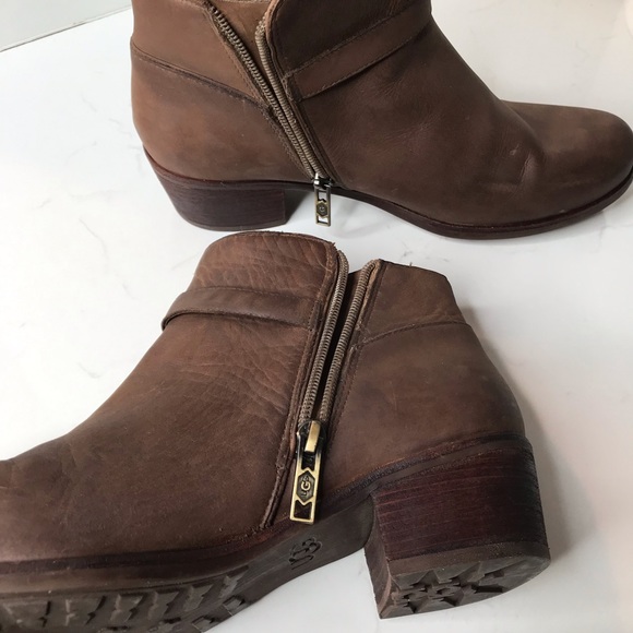 UGG Bellamy brown leather sheepskin lined ankle boots. Sz 9 - Picture 10 of 13